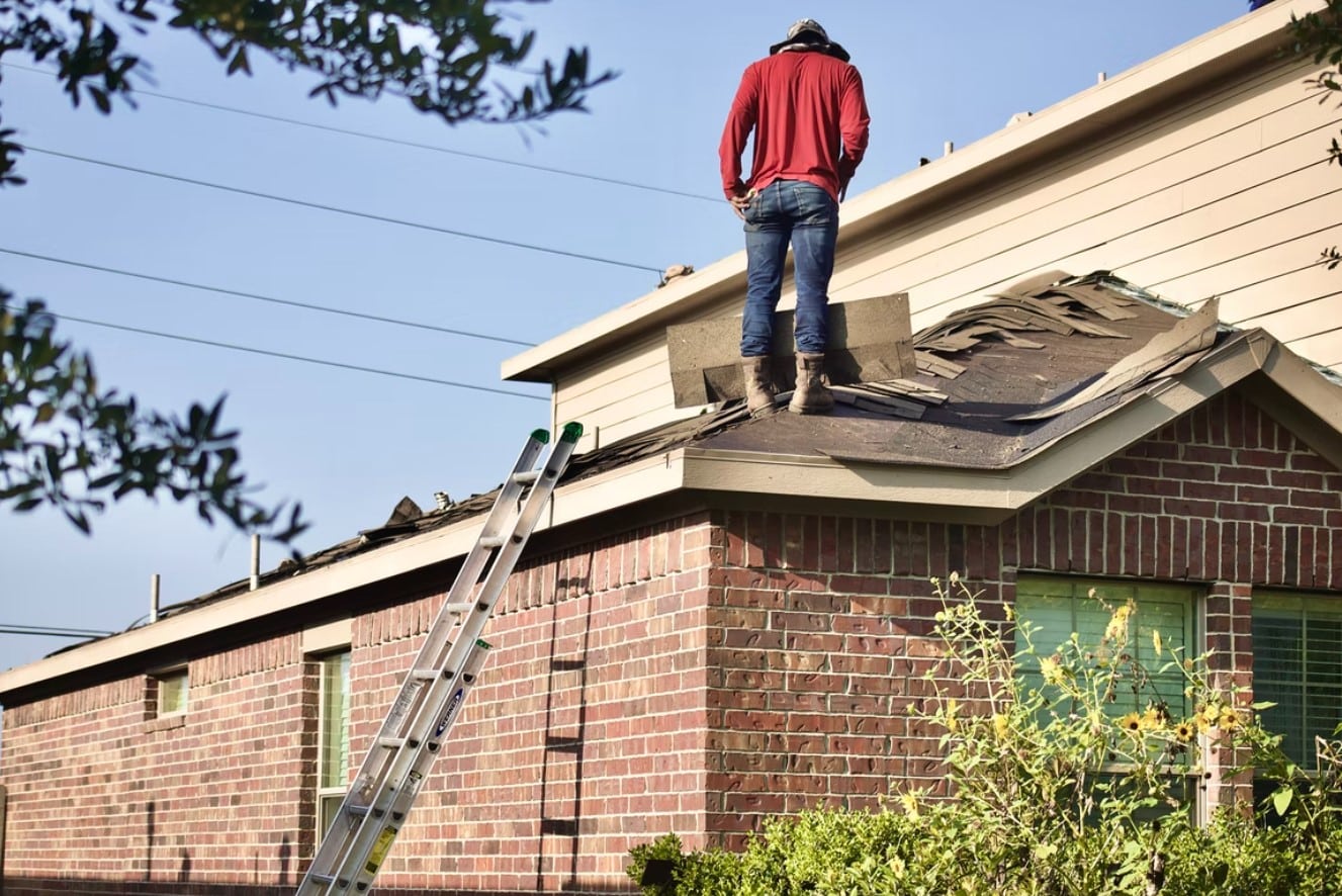 How to Avoid Common Roofing Issues in Your Old Home